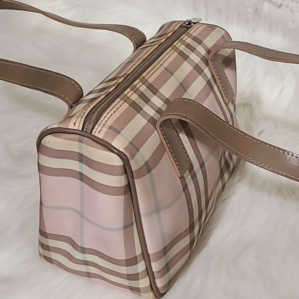 💯 Authentic Burberry Handbag 🍀 - Picture 10 of 12